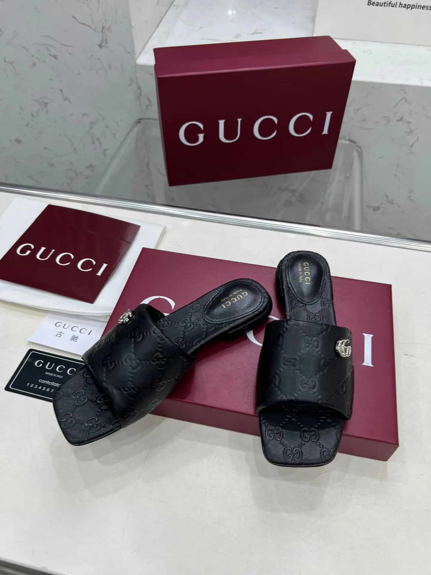 👟👟Ex-factory price 440👟👟 Women's Shoes Women's Clothing Gucci Double G slippers, a fashionable, high-end and full of personality✅ Very stable, comfortable and durable for daily use, convenient and unique for daily matching, a must-have classic for summer, the upper is made of GUCCI 3D embossed, genuine leather outsole Fabric: cowhide Lining/foot pads: sheepskin Color: black, white, brown, burgundy Code number: 35-42 (41 and 42 need to be customized) Packaging: Comes with cloth bag and card.